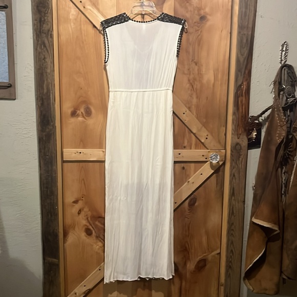 Exhilaration size Medium black and cream maxi sleeveless vee neck dress - Picture 2 of 8